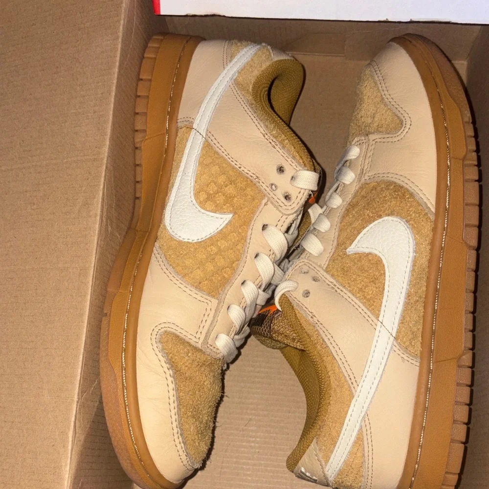 Nike Dunk Low Retro Waffle Wheat Size 8M/9.5W FZ4041-744 - Picture 10 of 11